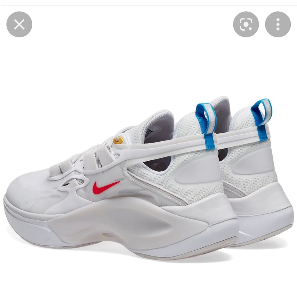Nike Signal Dimsix